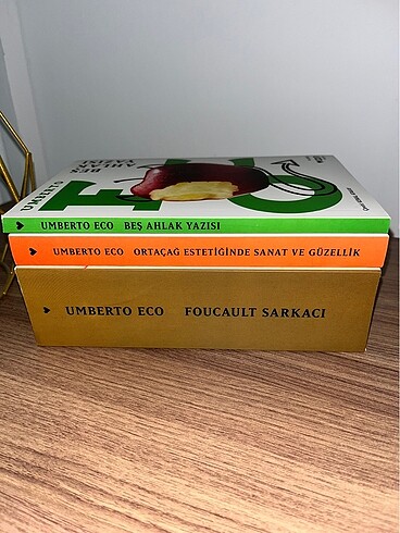  Umberto Eco seti