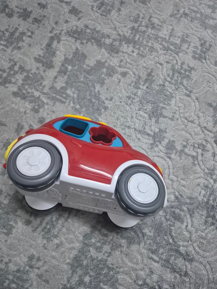 Renkli Kırmızı Oyuncak Araba - Görsel 2