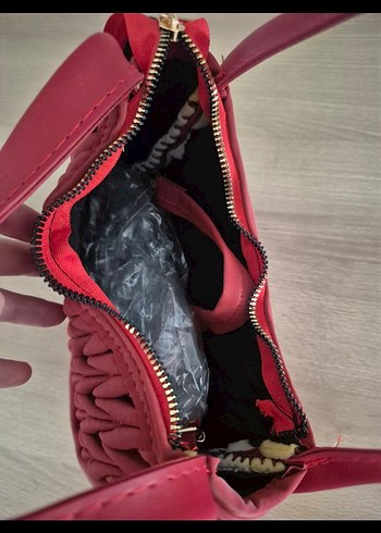 mıu mıu kırmızı çanta - Görsel 3