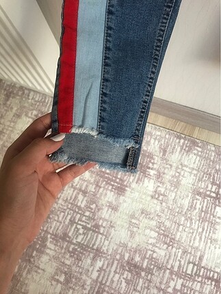 Kırmızı paça detaylı şık pantolon