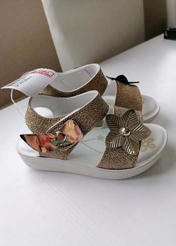 Kız Çocuk Beyaz Çiçekli Tokalı sandalet - Görsel 2