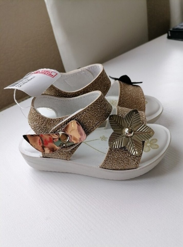 Kız Çocuk Beyaz Çiçekli Tokalı sandalet - Görsel 2