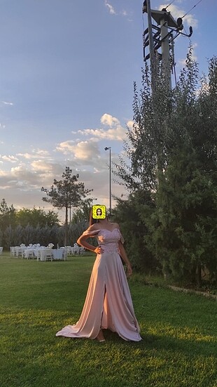 s Beden Pudra gece elbisesi