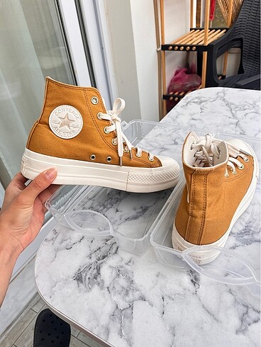 37,5 Beden Converse ayakkabı faturası mevcut