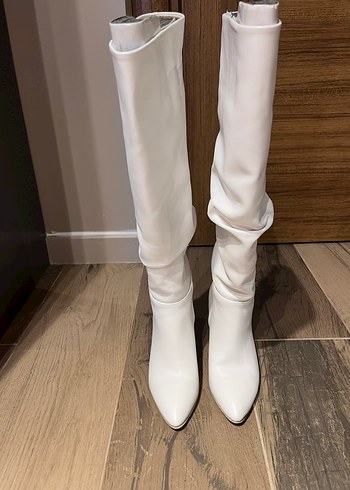 Beyaz Dizüstü Çizme - Görsel 3