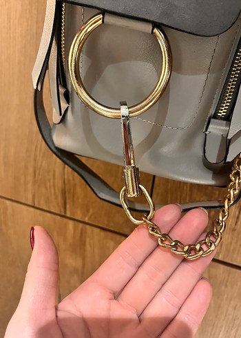 Zincir Detaylı Gri Süet Kadın Çanta - Görsel 3