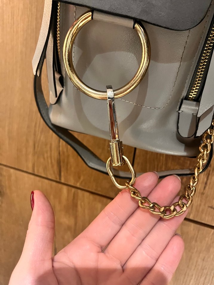 Zincir Detaylı Gri Süet Kadın Çanta - Görsel 3