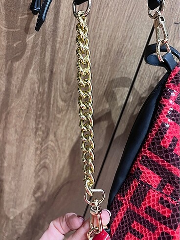 Kırmızı Çanta - Görsel 6