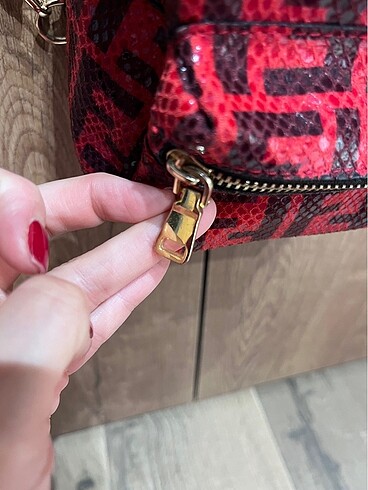 Kırmızı Çanta - Görsel 5
