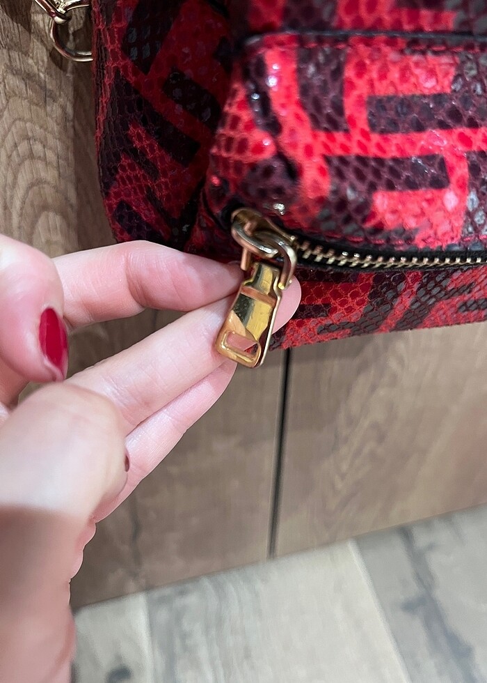 Kırmızı Çanta - Görsel 5