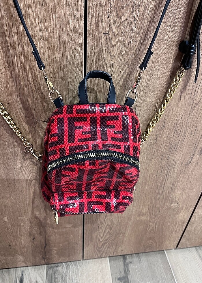 Kırmızı Çanta - Görsel 4