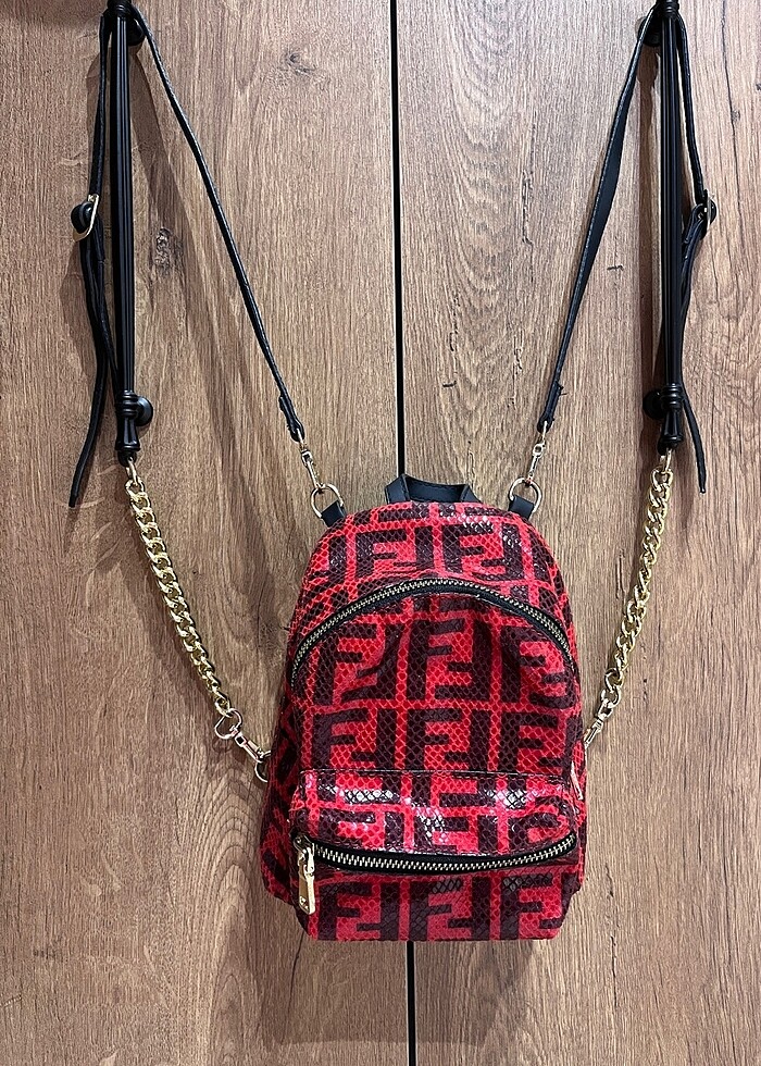 Kırmızı Çanta - Görsel 3