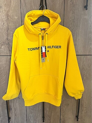 TOMMY SARI SWEATSHIRT