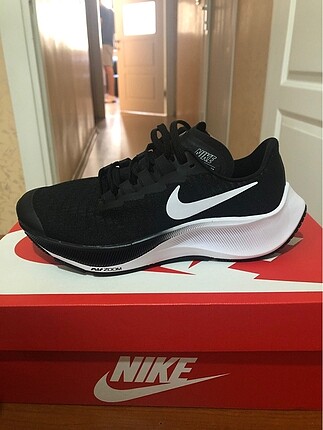 Nike Air Zoom Pegasus 37 Gs
