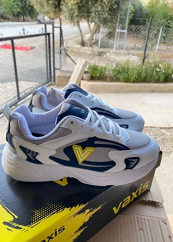 Beyaz Spor Ayakkabı Velcro Detaylı - Görsel 4