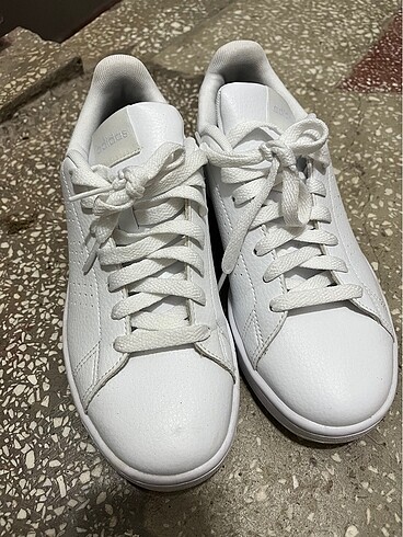 38,5 Beden Adidas spor ayakkabısı