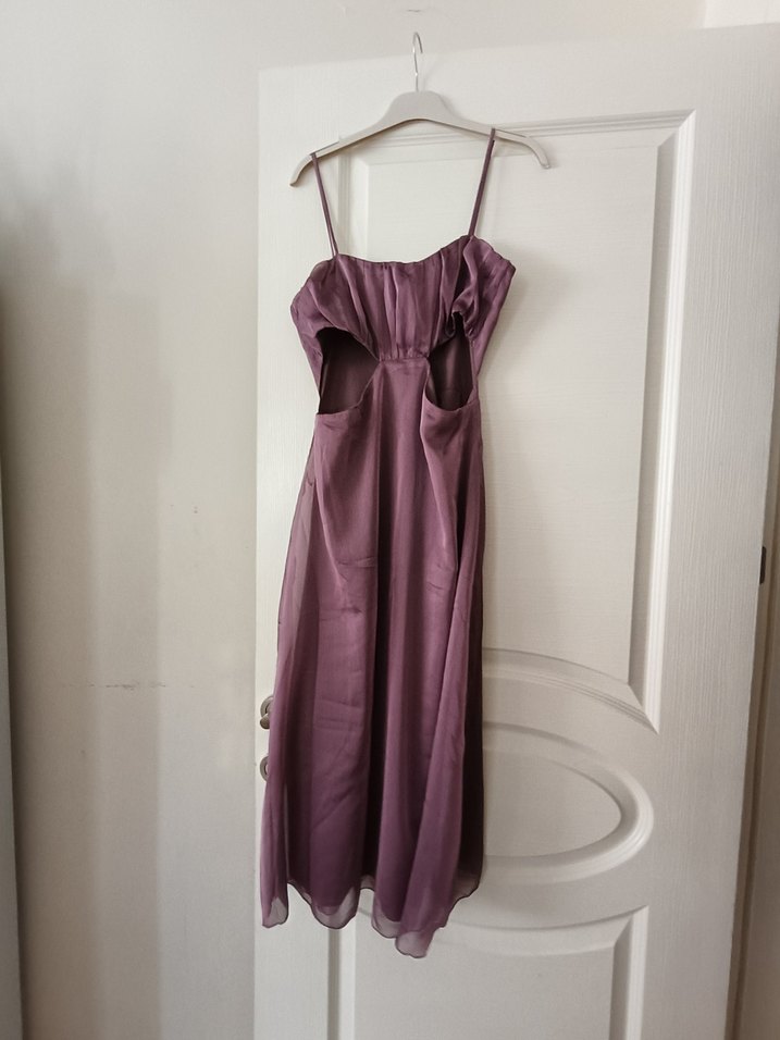 dekolteli. elbise önde dekoltesi var - Görsel 4