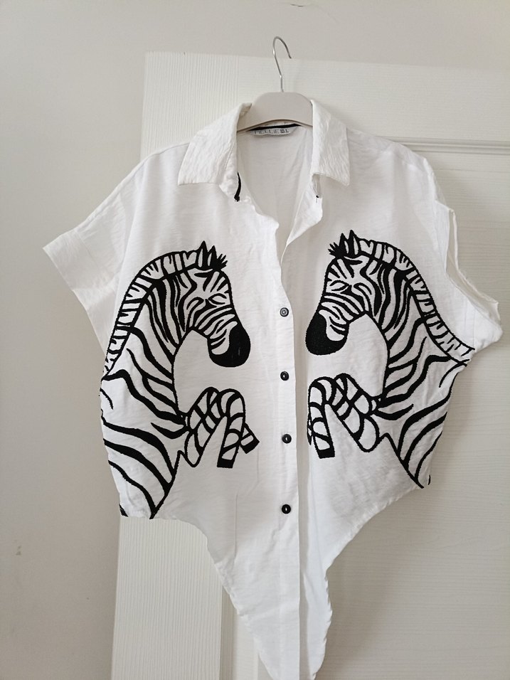 Kısa Kollu Beyaz Zebra Desenli Keten Gömlek - Görsel 2