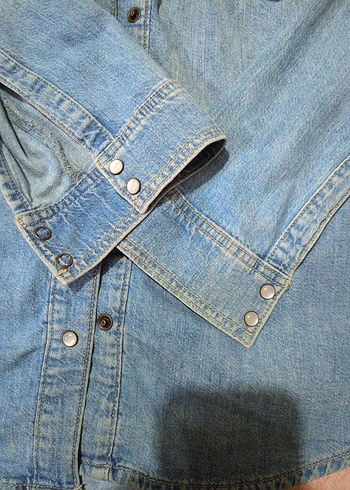 Düğmeli Mavi Denim Kadın Gömlek - Görsel 3