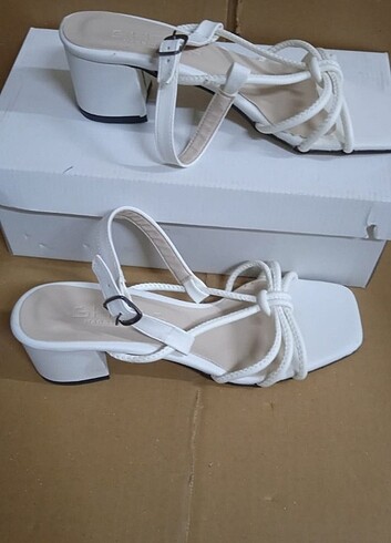 39 Beden beyaz Renk Eyaz sandalet 