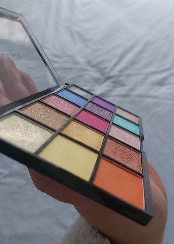 Çok Renkli Revolution Göz Farı Paleti - Görsel 3