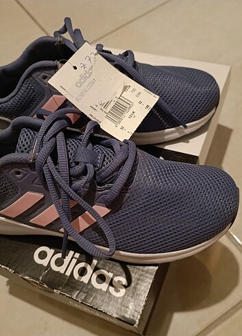 Adidas 32 no çocuk ayakkabısı 