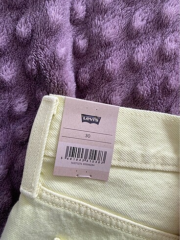 30 Beden sarı Renk Levi?s 501 original short kadın şort