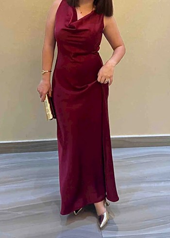 Kırmızı degaje yaka elbise - Görsel 2