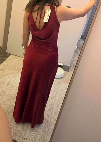 Kırmızı degaje yaka elbise - Görsel 3