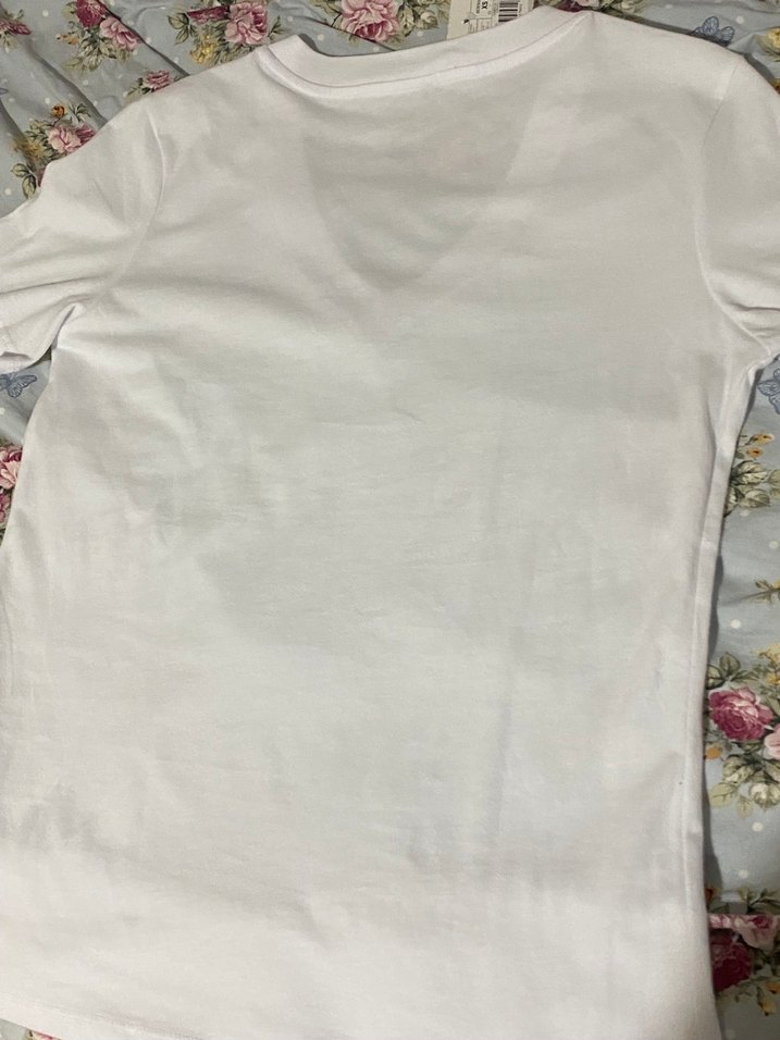 V Yaka Beyaz Kadın Tişört - Görsel 4