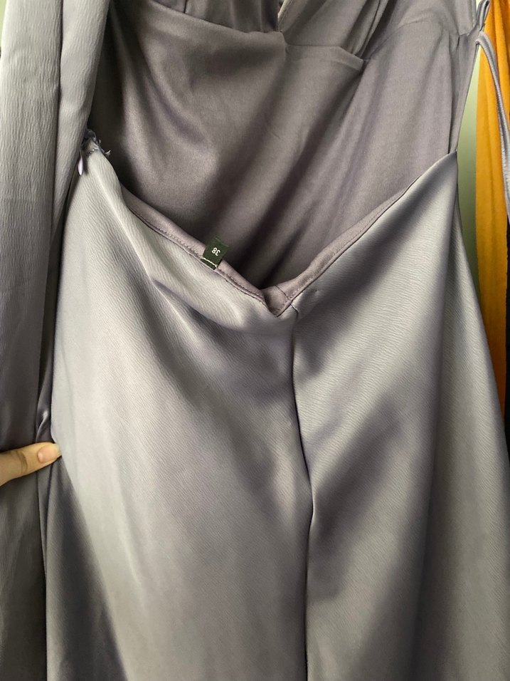 Mor V Yaka Uzun İpek Görünümlü Elbise - Görsel 4