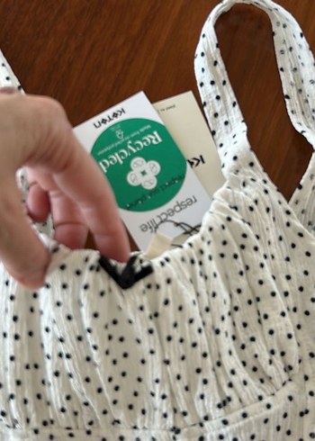 Beyaz Puantiyeli Düğmeli Mini Bluz - Görsel 3