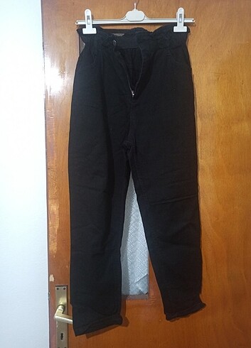 Siyah ve gri pantolon