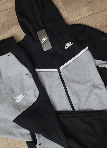 Nike Tech Fleece