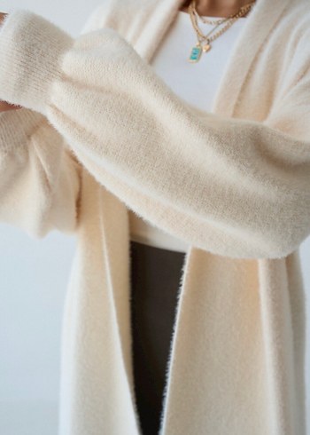 Uzun Kollu Beyaz Rahat Hırka - Görsel 3