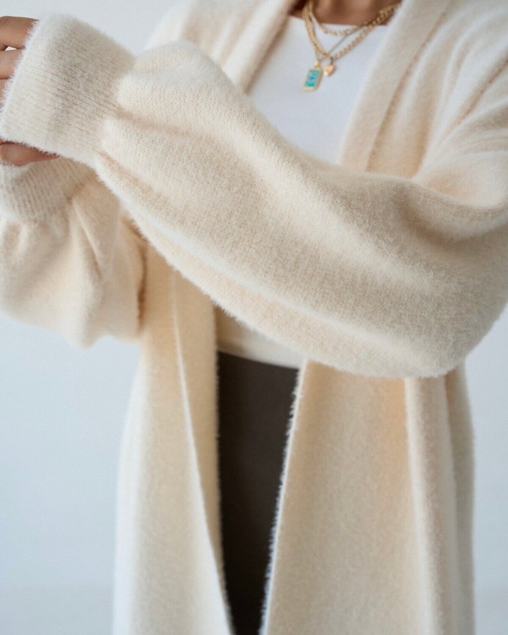 Uzun Kollu Beyaz Rahat Hırka - Görsel 3