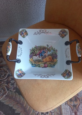 Beyaz Desenli Kulplu Porselen Servis Tabağı - Görsel 2