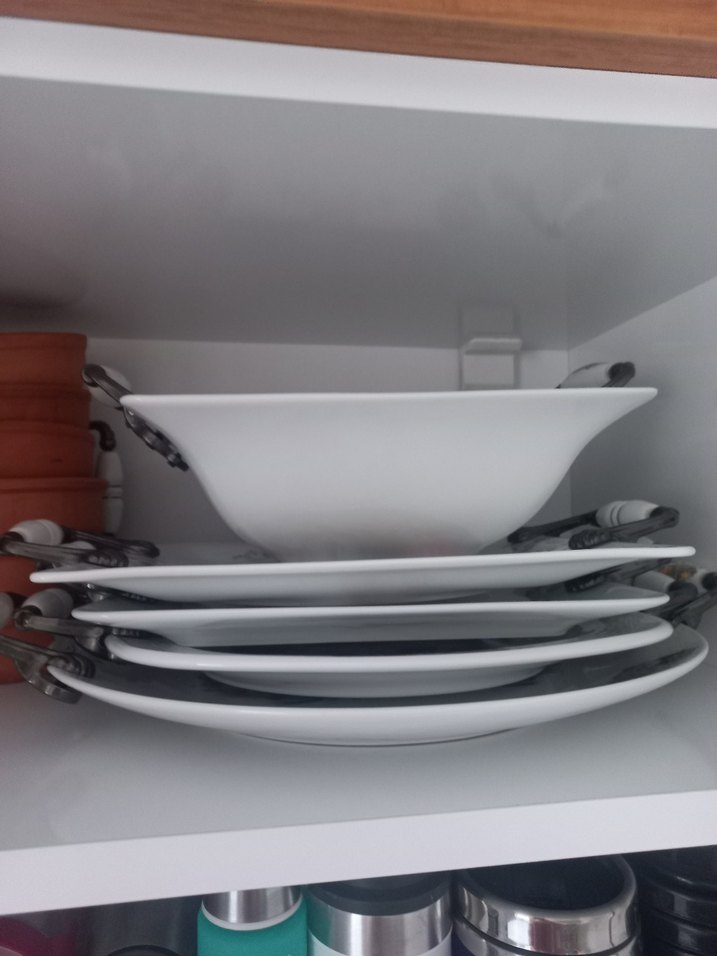 Beyaz Desenli Kulplu Porselen Servis Tabağı - Görsel 3