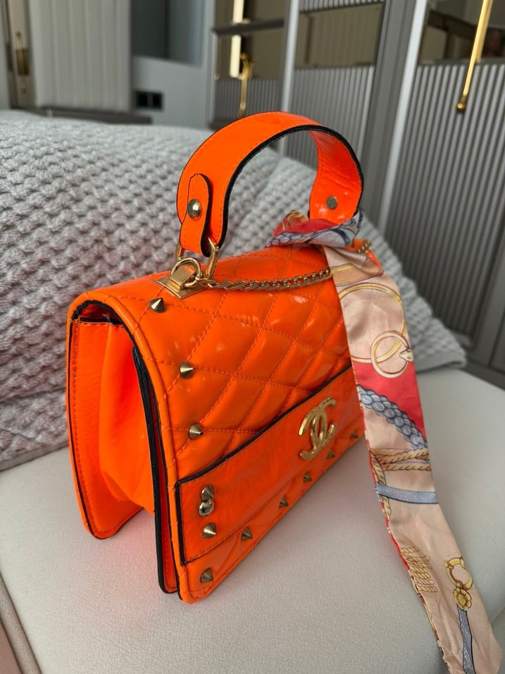 Turuncu Yılan Desenli Zincir Detaylı Kadın Çanta - Görsel 3