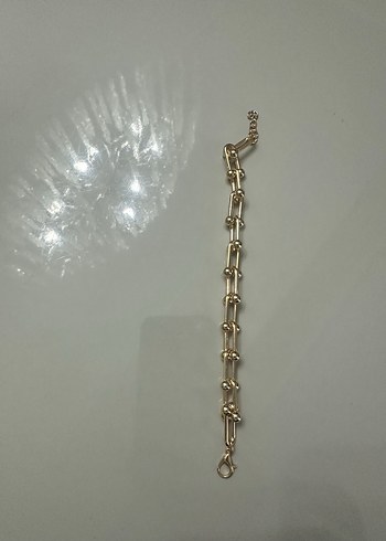 Altın Renk Zincir Detaylı Kadın Bileklik - Görsel 2