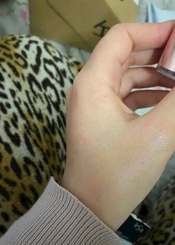 Beden KIKO Milano Glow Fusion Aydınlatıcı Damla