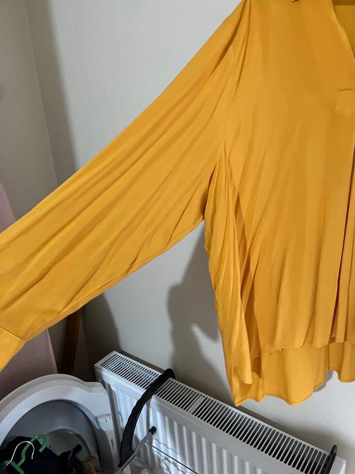 Sarı V Yaka Kadın Bluz - Görsel 3