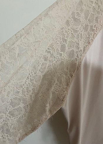 Dantel Detaylı V Yaka Bej Bluz - Görsel 2