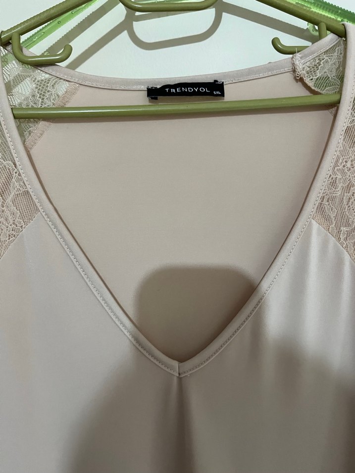 Dantel Detaylı V Yaka Bej Bluz - Görsel 3