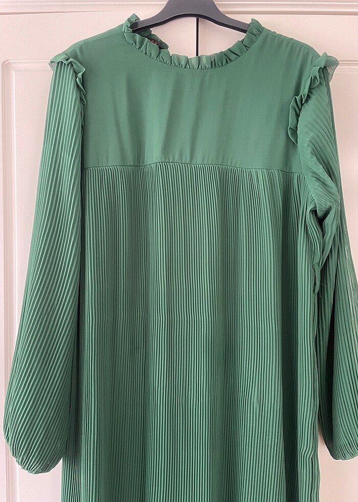 Yeşil Elbise - Görsel 2