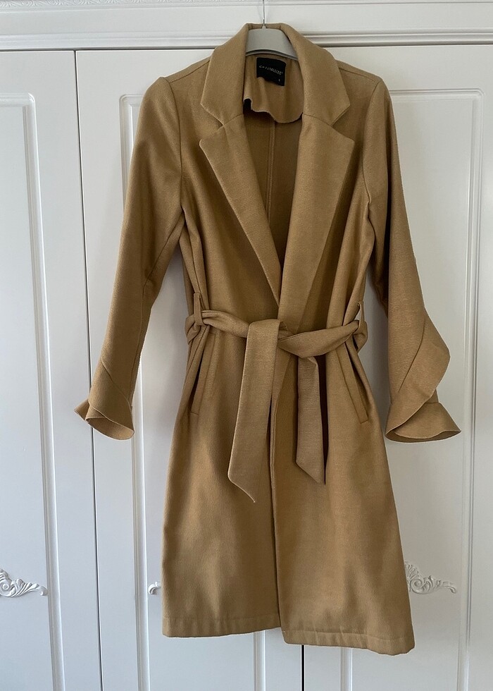 Kolu Fırfırlı Kaban - Görsel 2