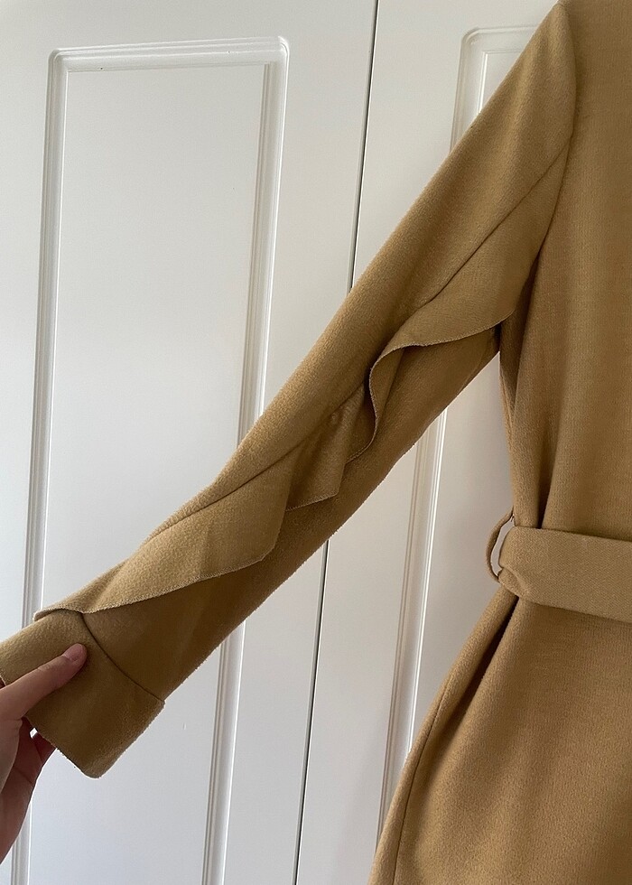 Kolu Fırfırlı Kaban - Görsel 4