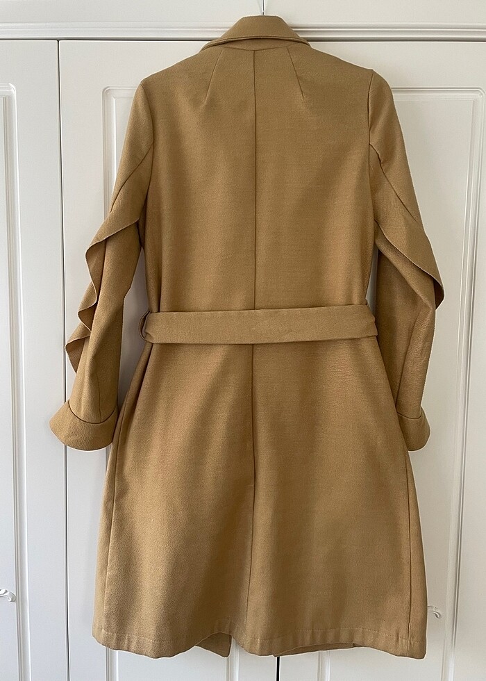 Kolu Fırfırlı Kaban - Görsel 3