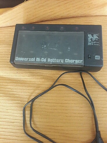 Universal ni_cd battery charger