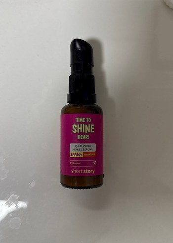 Short Story Işıltı Veren Güneş Serumu SPF50